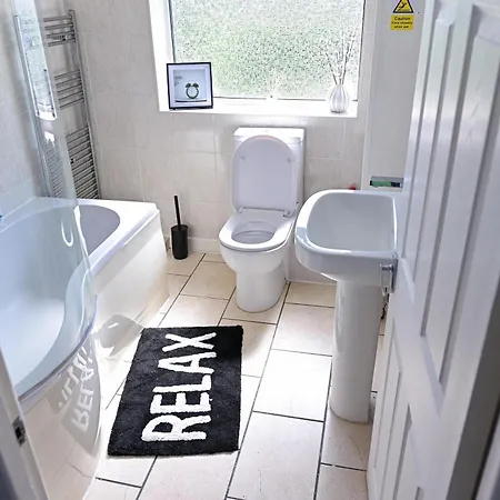 3 Bedroom House Manchester Free Wifi And Parking Exterior photo