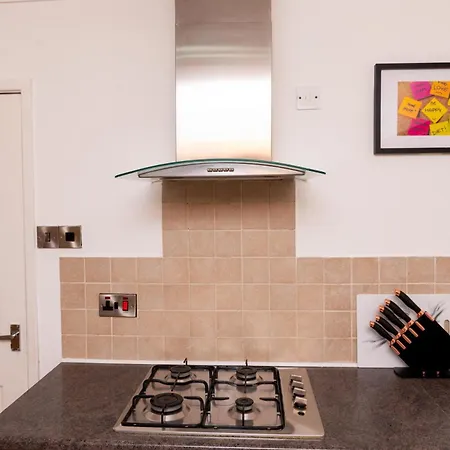 3 Bedroom House Manchester Free Wifi And Parking Exterior photo